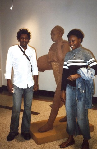 02 oktober 2006 › Le sculpteur congolais Eugène N'Sondé et Rhode Makoumbou.