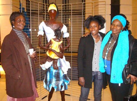 18 december 2008 › Marie-Thérèse Ndumba, Rhode Makoumbou et Suzanne Monkasa.