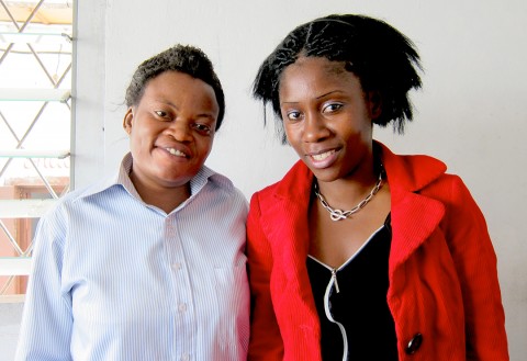 25 augustus 2010 › Moisette Moundele Nkouka (directrice de la compagnie théâtrale Tchezo Africa) et Rhode Makoumbou.