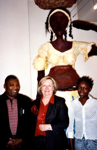 02 juni 2007 › Ngyess Lazalo (animateur socio-culturel), Anne-Marie Lizin (sénatrice-bourgmestre belge de Huy) et Rhode Makoumbou.