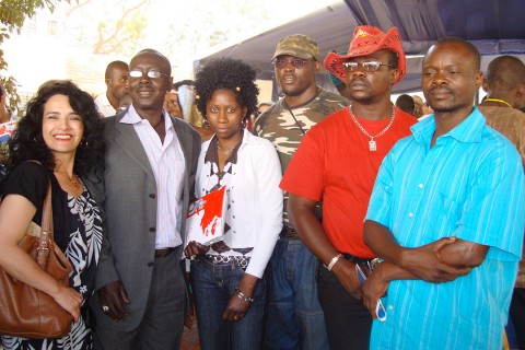 10 mai 2008 › Rhode Makoumbou avec Roxana Alvarado, Ibrahima Kebe et les peintres congolais Papy Malambu, Diki Dikisongele et Denis Matemo.