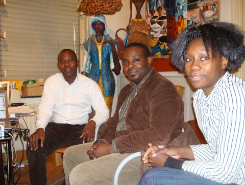 03 januari 2009 › Rhode Makoumbou en compagnie de deux amis congolais venus de Nantes, Léopold De-Mercure Taty et Axel Mavougou Makaya.