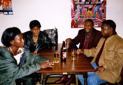 19 novembre 2004 › Rhode Makoumbou en compagnie des chanteurs Fayila Boendi (Congo-RDC), Luciana Demingongo (Congo-RDC) et Sam Mangwana (Angola).