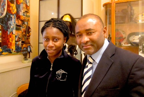 20 février 2011 › Rhode Makoumbou et Alain Kounzilat (directeur des Éditions Groupe ICES à Pointe-Noire et à Paris).