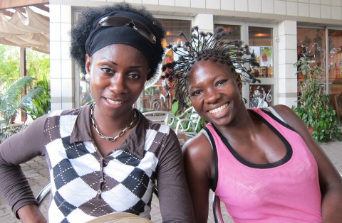 28 maart 2010 › Rhode Makoumbou et Ange Aoussou (danseuse ivoirienne).