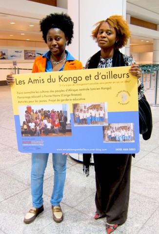 13 april 2011 › Rhode Makoumbou et Espérancia Tchiss-Loe-Pembeth (animatrice de l'association «Les Amis du Kongo et d'Ailleurs»).