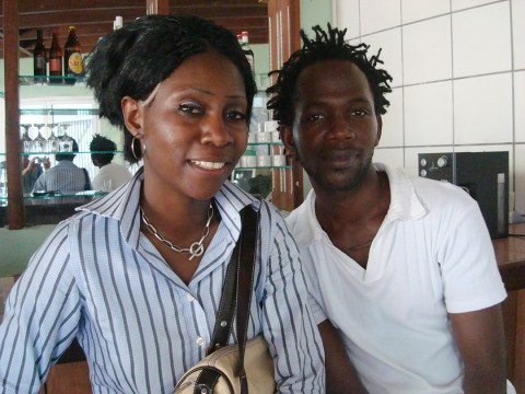 13 mei 2009 › Rhode Makoumbou et Gess (musicien du groupe Lang'i).