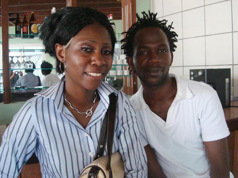 13 mai 2009 › Rhode Makoumbou et Gess (musicien du groupe Lang'i).