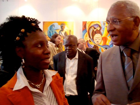 04 juni 2008 › Rhode Makoumbou et Henri Lopes (Ambassadeur du Congo en France et écrivain) à l'exposition collective de l'École de Poto-Poto.