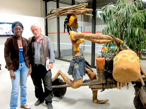 11 septembre 2010 › Rhode Makoumbou et Jan Putteneers (concepteur de l'exposition «Boulevard Amandla 2010 - (In)dépendance Chacha»).