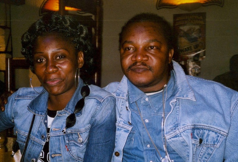 06 avril 2006 › Rhode Makoumbou et l'humoriste congolais Siatula.
