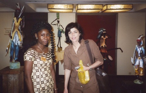 14 april 2006 › Rhode Makoumbou et la députée fédérale Joëlle Milquet.