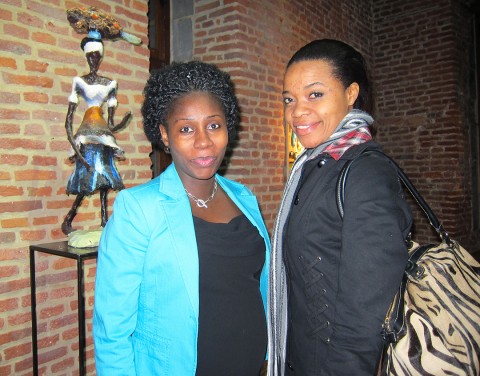 02 mars 2012 › Rhode Makoumbou et la journaliste Adrienne Londole (Dépêches de Brazzaville).