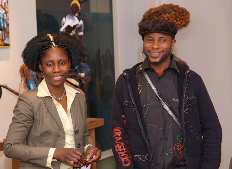 05 février 2009 › Rhode Makoumbou et le chanteur congolais Borrina Mapaka.