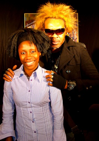 30 novembre 2008 › Rhode Makoumbou et le chanteur congolais Lita Bembo.