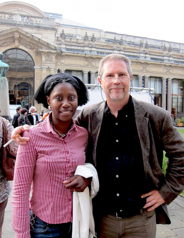 10 juni 2010 › Rhode Makoumbou et le cinéaste belge Thierry Michel.