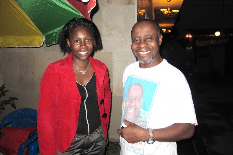 29 augustus 2010 › Rhode Makoumbou et le peintre congolais Chéri Samba.