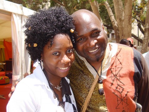 09 mai 2008 › Rhode Makoumbou et le photographe camerounais Samuel Nja Kwa au Village des Arts.