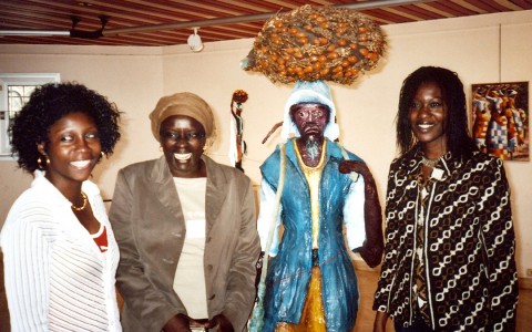 07 avril 2007 › Rhode Makoumbou et les sénégalaises Madjiguene Cissé (Mouvement des «Sans-Papiers» français) et Sokhna Amar (cinéaste).