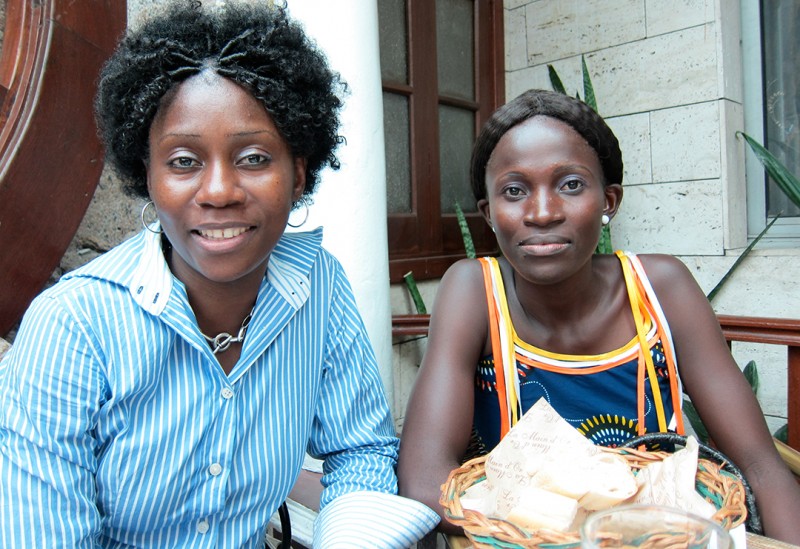 07 januari 2010 › Rhode Makoumbou et son amie Inès Délicat.