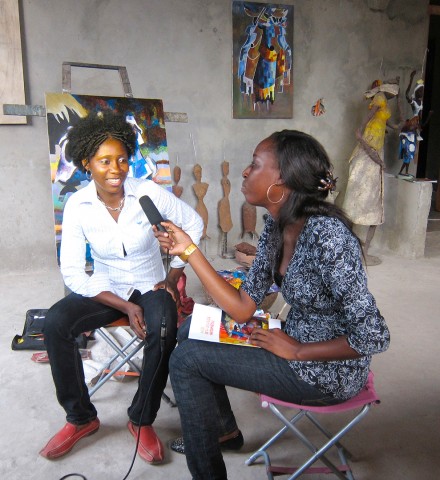 15 janvier 2010 › Rhode Makoumbou interviewée par Anne Mbelani (C&R Leader Production, Brazzaville).