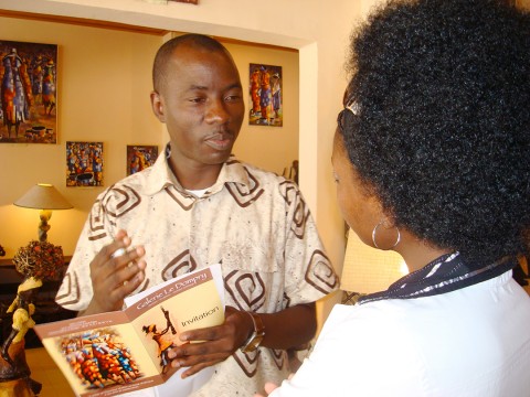 01 november 2008 › Rhode Makoumbou interviewée par le journaliste Thibault R Gbei (quotidien L'Inter).