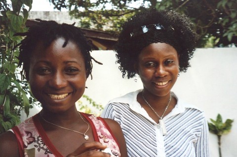 08 maart 2007 › Yvonne Monkam (journaliste camerounaise du magazine Amina) et Rhode Makoumbou.