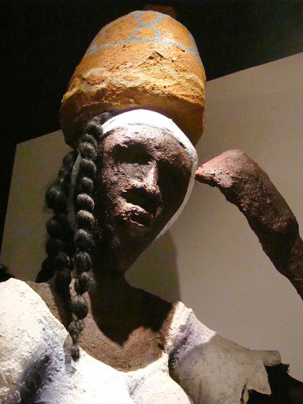 Rhode Makoumbou › Detail: «La porteuse d'eau» (2005)