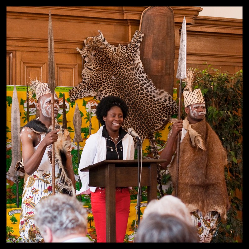 12 juli 2009 › Allocution de Rhode Makoumbou au vernissage de son exposition organisée à l'Augustijnenklooster Sint-Stefanus.