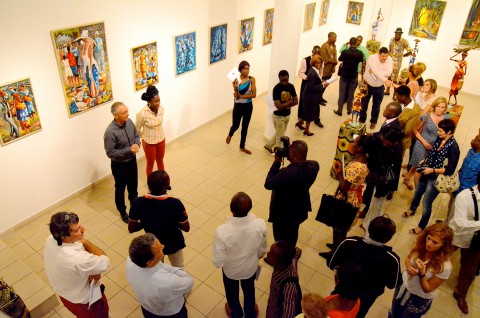 18 september 2013 › Allocution de Rhode Makoumbou au vernissage de son exposition personnelle «Trait - D'Union».