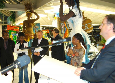 11 januari 2008 › Allocution du maire Paul Larue lors du vernissage de l'exposition de Rhode Makoumbou au Mercedes-Benz Autohaus Herten.