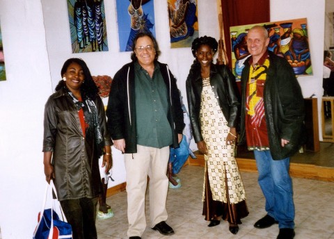 05 april 2005 › Annie Moundzota-Ndieye, Pablo Garcia (directeur de la Galerie Jardin), Rhode Makoumbou et Marc Somville.