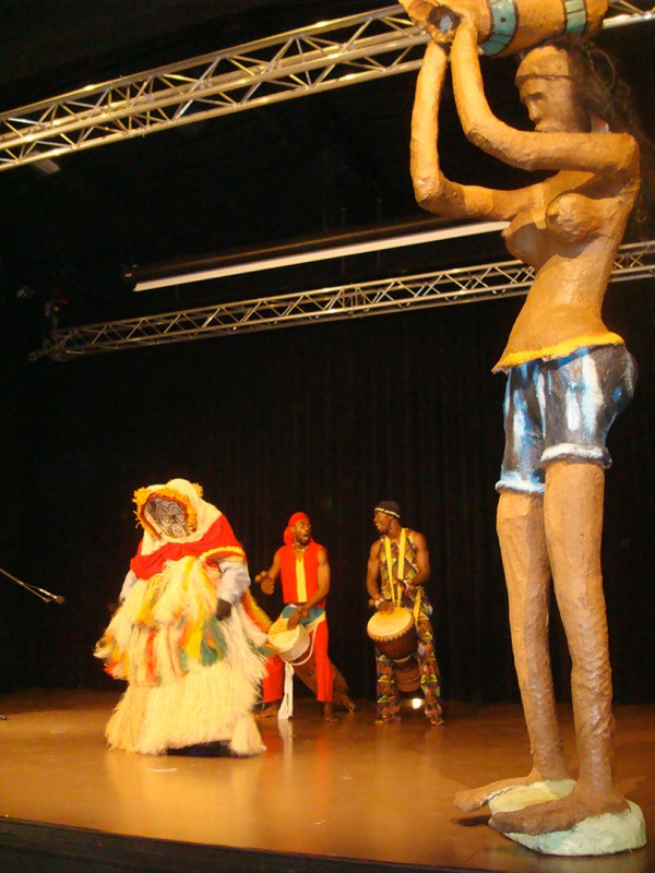 12 septembre 2009 › Exposition collective «Les journées culturelles du Congo-Brazzaville».