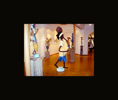 25 januari 2007 › Exposition en duo «Notre temps», avec les oeuvres de Rhode Makoumbou et le peintre belge Roger Somville.