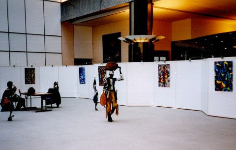 20 september 2004 › Exposition individuelle «Peintures et sculptures de Rhode Makoumbou», présentée au Parlement Européen.