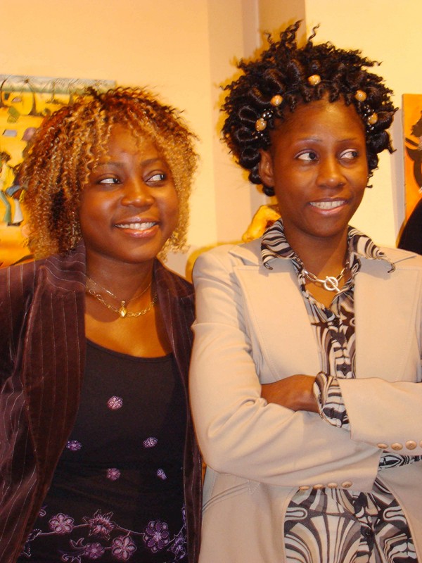 07 maart 2008 › La peintre congolaise Leticia Mahoungou Crolle et Rhode Makoumbou.