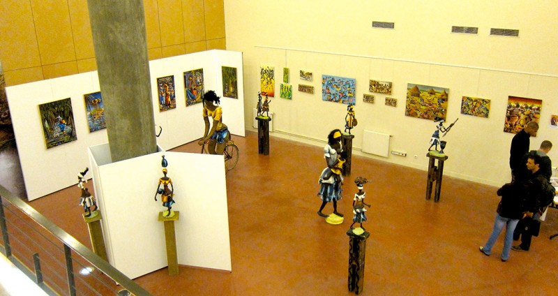 16 septembre 2010 › Les oeuvres de Rhode Makoumbou et de Laetitia Mahoungou exposées au «Village Congo».