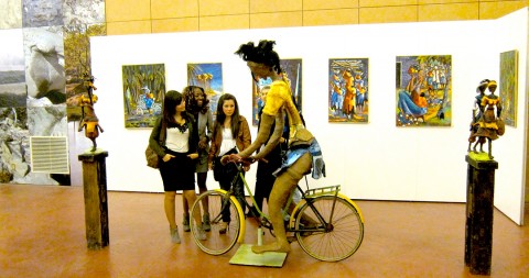 16 september 2010 › Les oeuvres de Rhode Makoumbou présentées à l'exposition collective «Village Congo».
