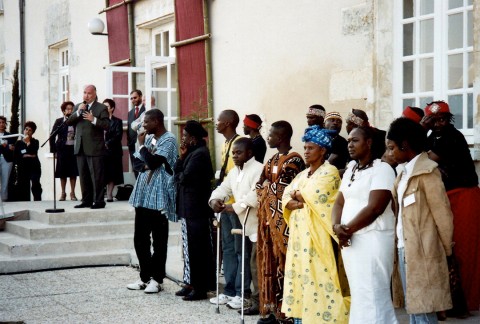 06 avril 2007 › Ouverture officielle du Festival Plein Sud, en présence de tous les invités dont Rhode Makoumbou (à droite).
