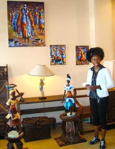 01 novembre 2008 › Rhode Makoumbou dans la Galerie Le Dompry.