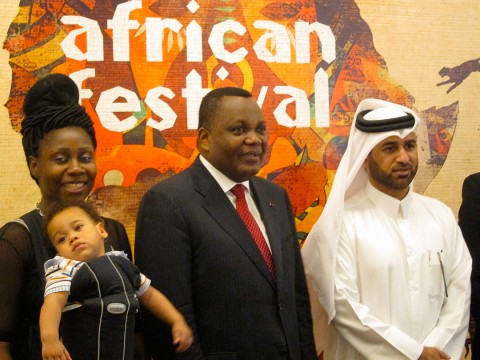 10 april 2013 › Rhode Makoumbou, Jean-Claude Gakosso et le directeur du Village Katara.