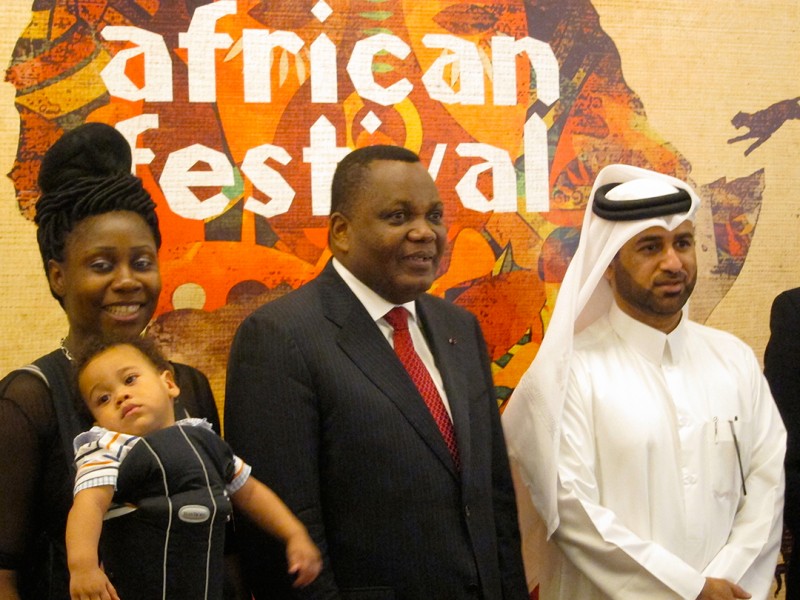 10 avril 2013 › Rhode Makoumbou, Jean-Claude Gakosso et le directeur du Village Katara.