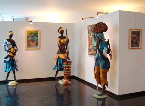 02 juin 2008 › Sculptures de Rhode Makoumbou exposées au BTC Conference Center - Espace Jacqmotte.