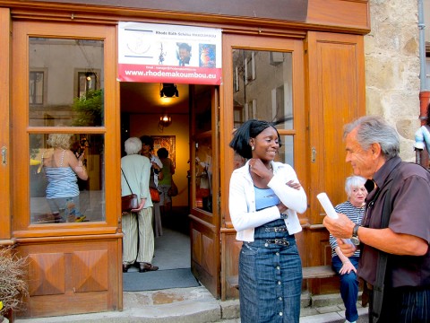 02 juli 2010 › Vernissage de l'exposition individuelle de Rhode Makoumbou à la galerie «Arts... Point de Suspension».