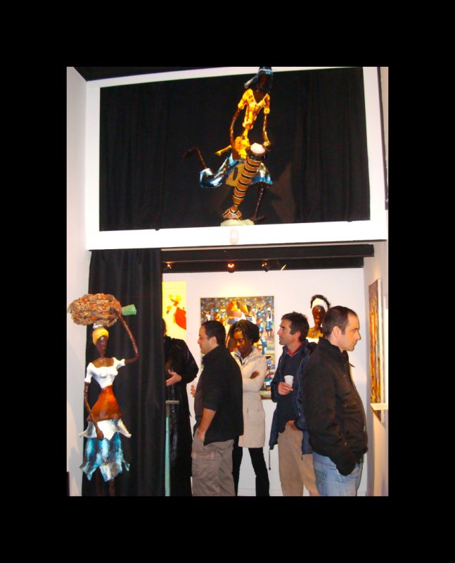 03 oktober 2008 › Vernissage de l'exposition individuelle de Rhode Makoumbou à la Galerie Kalao.