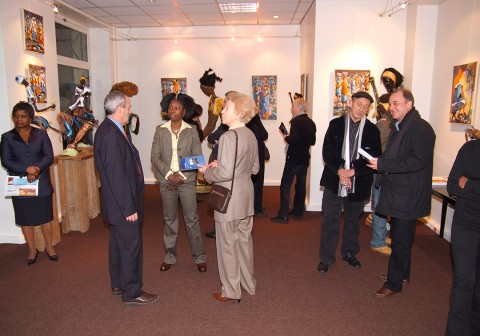 05 februari 2009 › Vernissage de l'exposition individuelle de Rhode Makoumbou «Afrique-Art témoin» à la Galerie Congo .