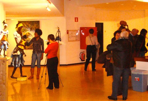 04 mars 2009 › Vernissage de l'exposition individuelle de Rhode Makoumbou au Centre Culturel de Seraing.