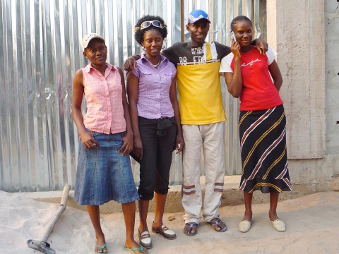 05 augustus 2009 › La fratrie Makoumbou : Naomi, Rhode, Ehud et Milcah.