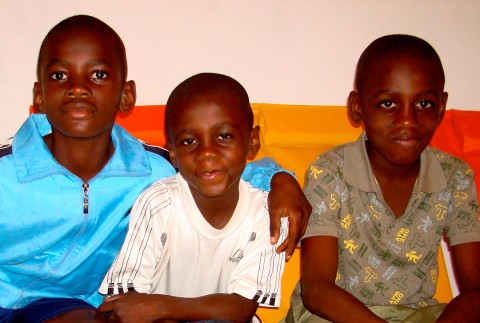 19 mei 2009 › Les trois fils de Rhode Makoumbou : Abdoulaye, Daouda et Loude Aboubacar.