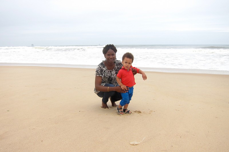 17 september 2013 › Milcah et Quentin, la soeur et le fils de Rhode Makoumbou.